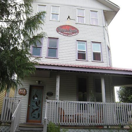 Poppi'S Guesthouse Revelstoke Dış mekan fotoğraf