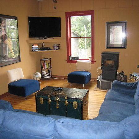 Poppi'S Guesthouse Revelstoke Dış mekan fotoğraf